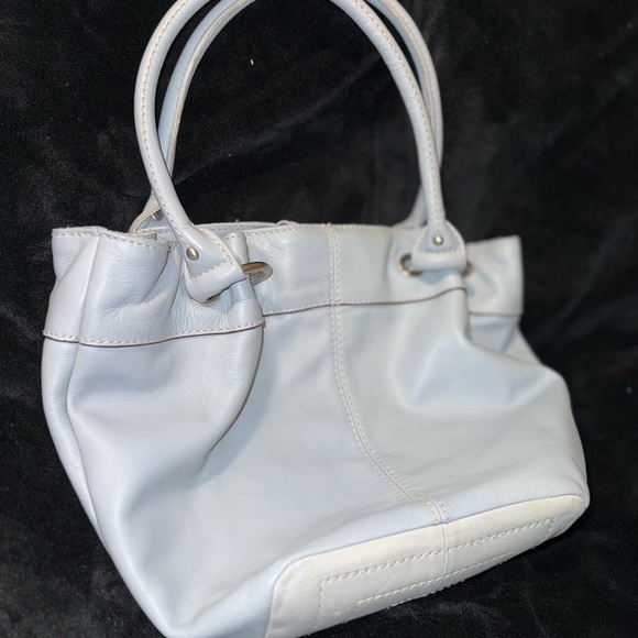 Tignanello White Leather Shoulder Bag with Elegant Pleating - Picture 8 of 16